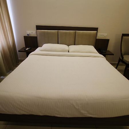 Vels Hotel ポンディシェリ エクステリア 写真