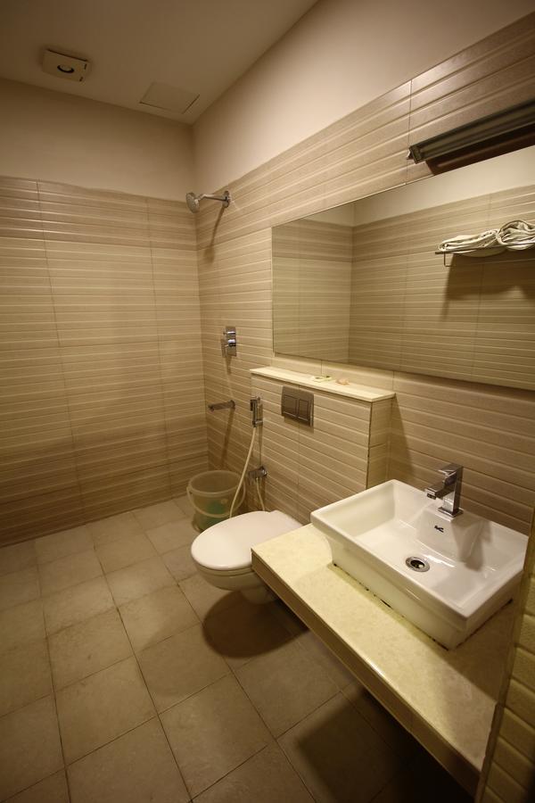 Vels Hotel ポンディシェリ エクステリア 写真