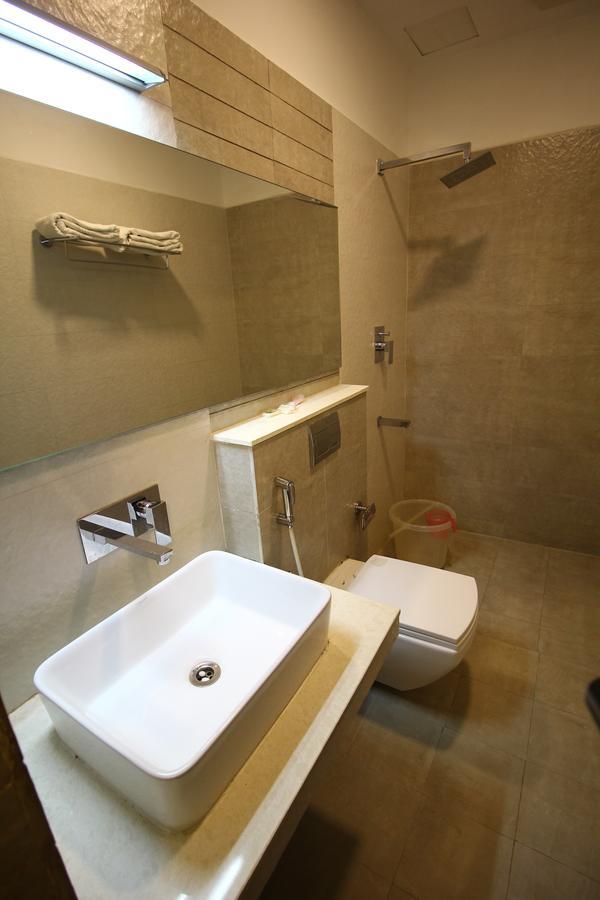 Vels Hotel ポンディシェリ エクステリア 写真