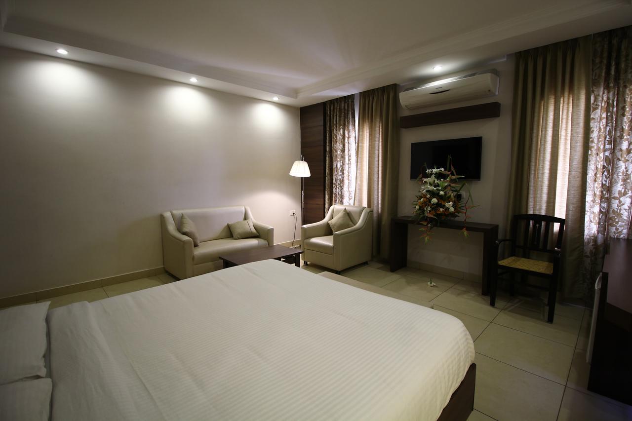 Vels Hotel ポンディシェリ エクステリア 写真
