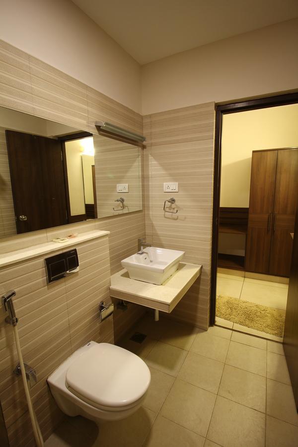 Vels Hotel ポンディシェリ エクステリア 写真